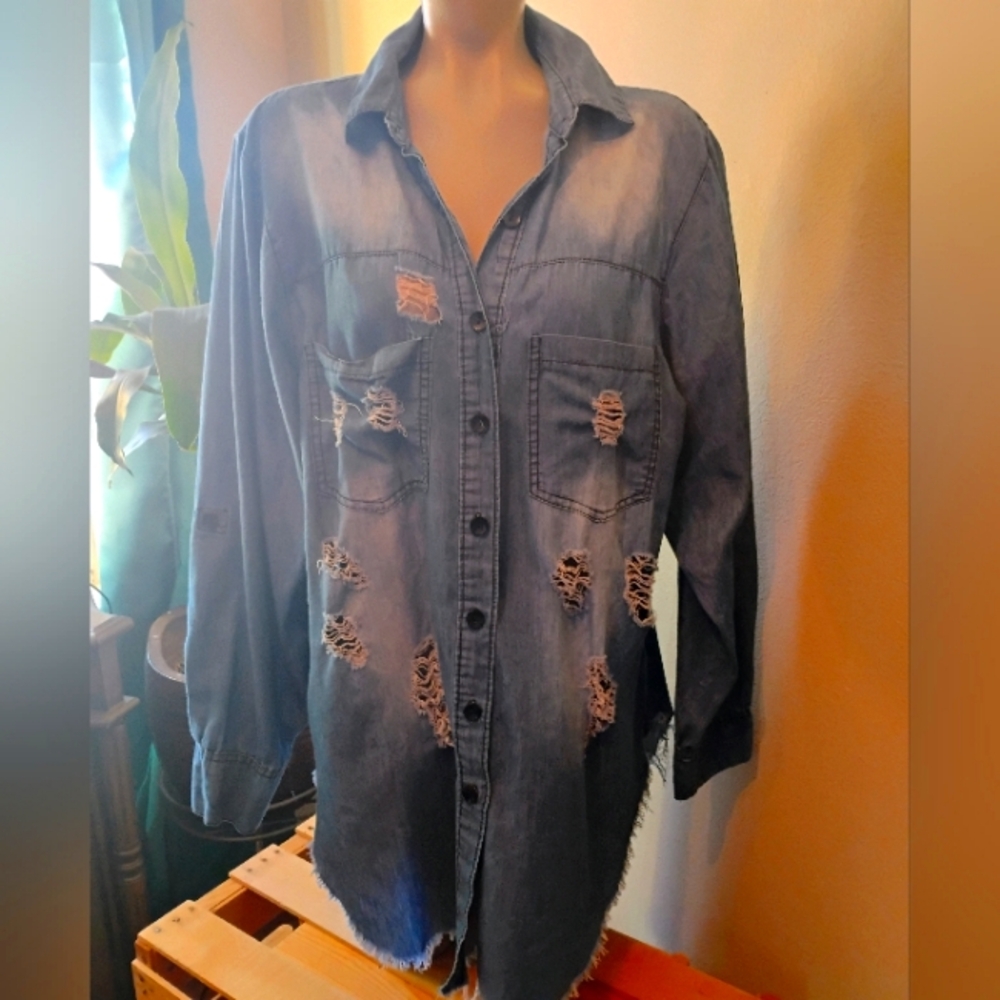 Thrill hi low jean shirt, size  2X/ 3X.